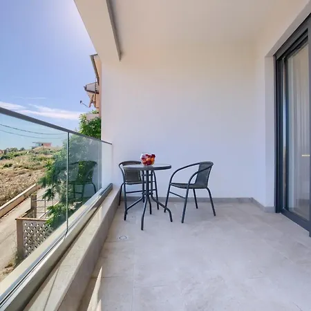 Vakantiehuis Delfin With Pool