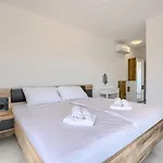 Delfin With Pool Prázdninový dům