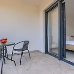 Delfin With Pool Дом отдыха Медулин