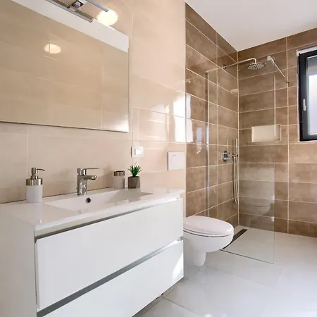 Semesterbostad Delfin With Pool