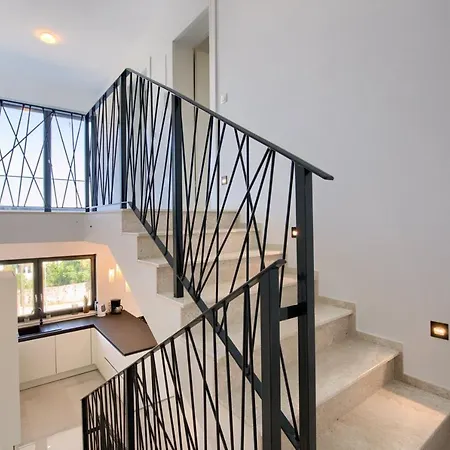 Delfin With Pool Vikendica