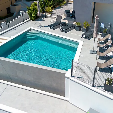 Delfin With Pool بيت للعطل *