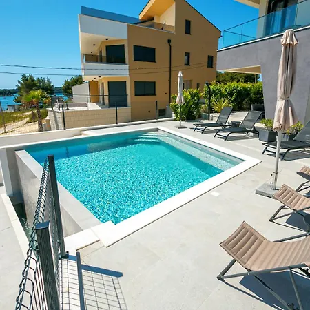 بيت للعطل Delfin With Pool