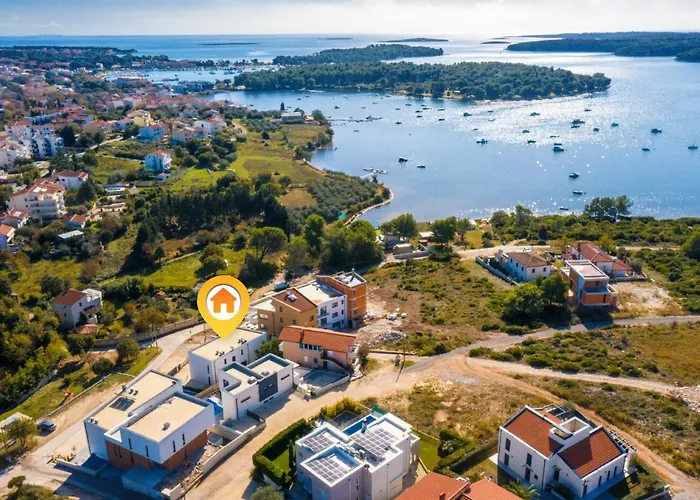 Delfin With Pool Vikendica