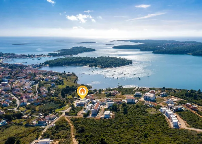 Delfin With Pool Vikendica