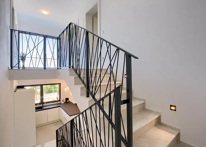 Delfin With Pool Vikendica