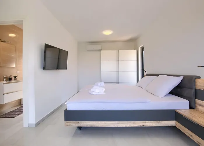 Delfin With Pool * Medulin