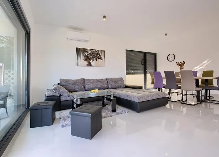 Delfin With Pool * Medulin